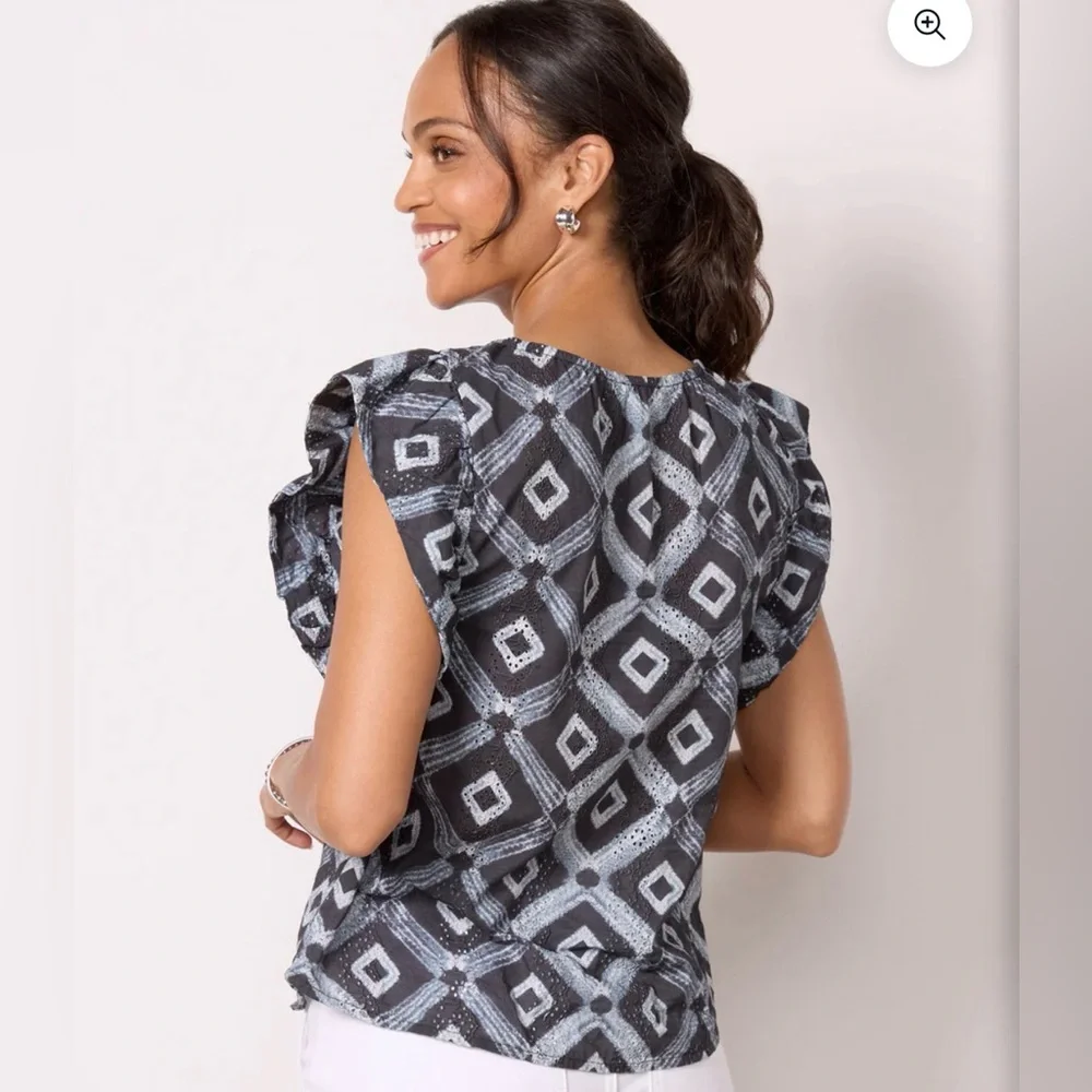 Evereve Oaklynn Eyelet Top Medium Like New - Picture 3 of 10